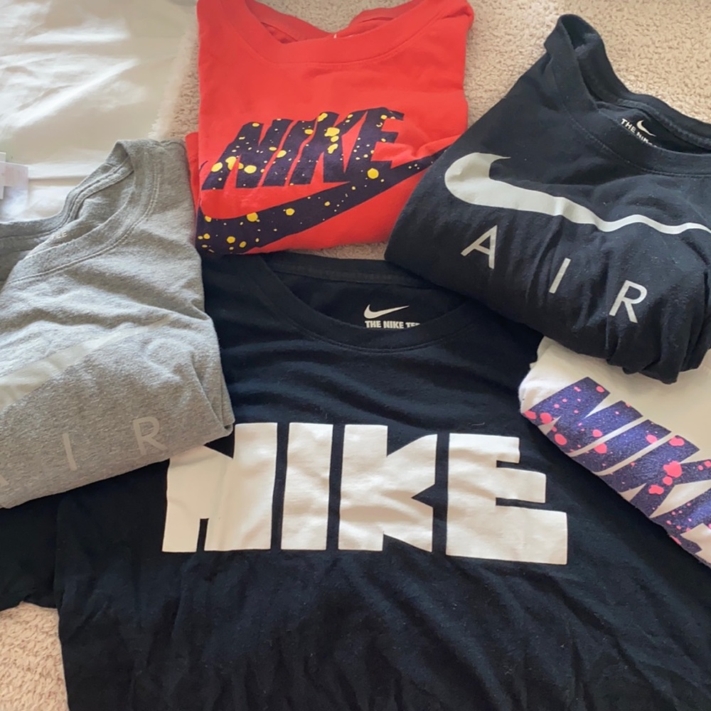 Lot of 5 NIKE tee shirts. T-shirts. Size S